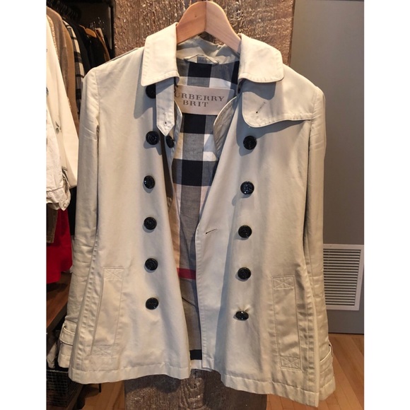 *** SOLD *** Burberry Short Trench Coat - Picture 2 of 3